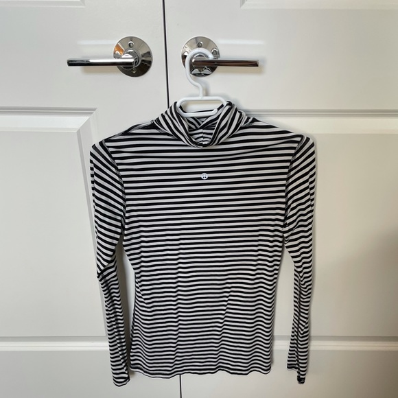 Lululemon turtle neck long sleeve - Picture 2 of 3